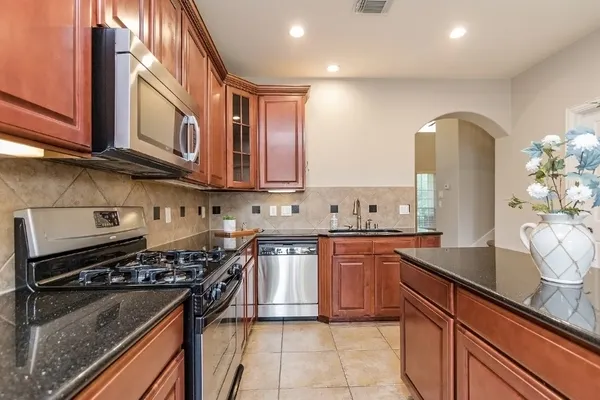 $2,600 | 39 Medley Lane, The Woodlands, TX 77382