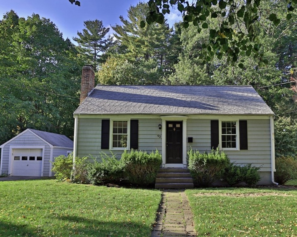 92 Crest Road Lynnfield, MA 01940 - Photo 1 of 24 Gallery Image 1