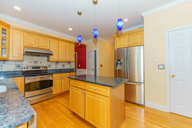 $3,995 | 20 Birch Hill Road, Clifton Park, NY 12019