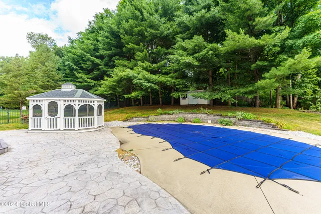 $3,995 | 20 Birch Hill Road, Clifton Park, NY 12019