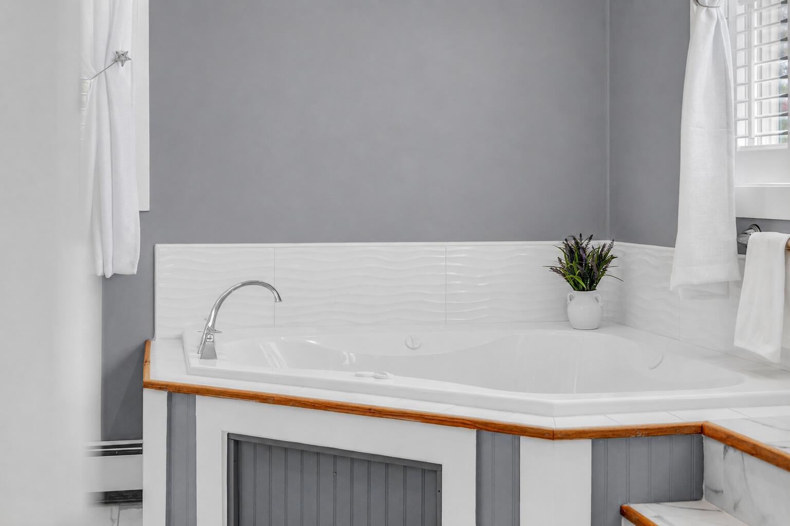 7 Hodgdon Lane Boothbay, ME 04537 - Photo 29 of 57 jacuzzi edited