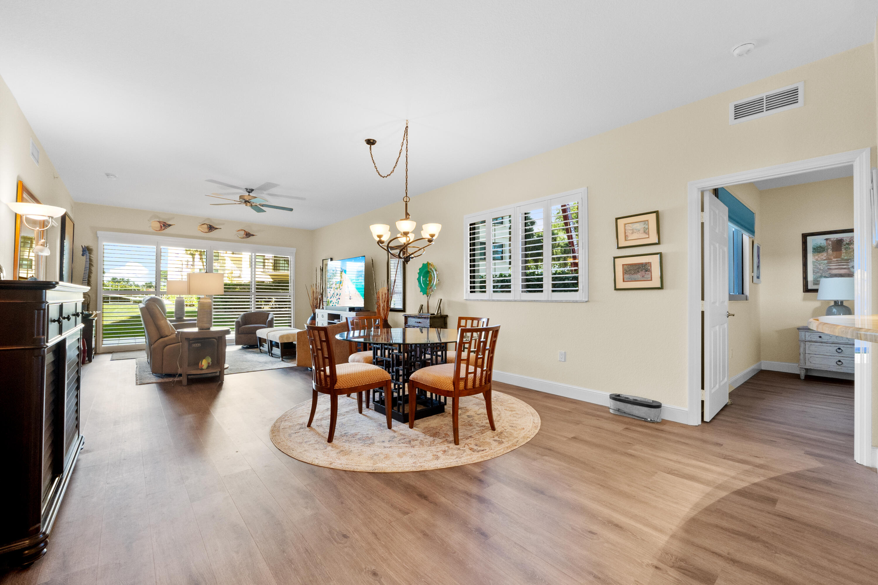 370 Golfview Road, Unit 104 North Palm Beach, FL 33408 - Photo 4 of 28 Living area
