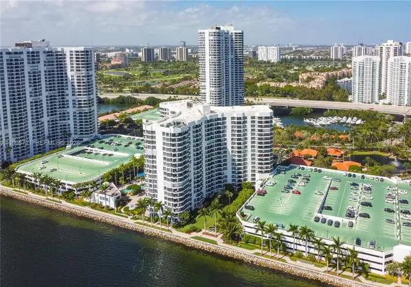 $5,400 | 19101 Northeast 36th Court, Unit 1811, Aventura, FL 33180