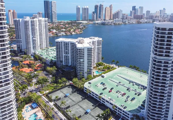 $5,400 | 19101 Northeast 36th Court, Unit 1811, Aventura, FL 33180