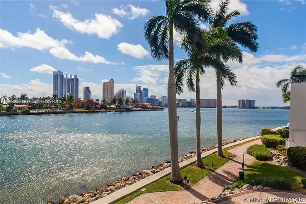 $5,400 | 19101 Northeast 36th Court, Unit 1811, Aventura, FL 33180