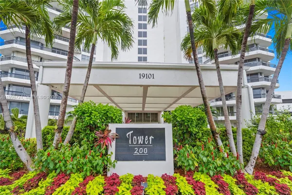 $5,400 | 19101 Northeast 36th Court, Unit 1811, Aventura, FL 33180