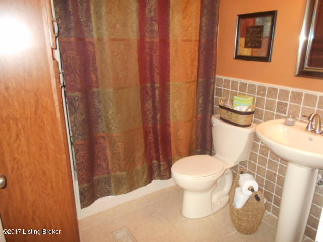 1904 Heaton Road Louisville, KY 40216 - Photo 13 of 19 DSCN9739