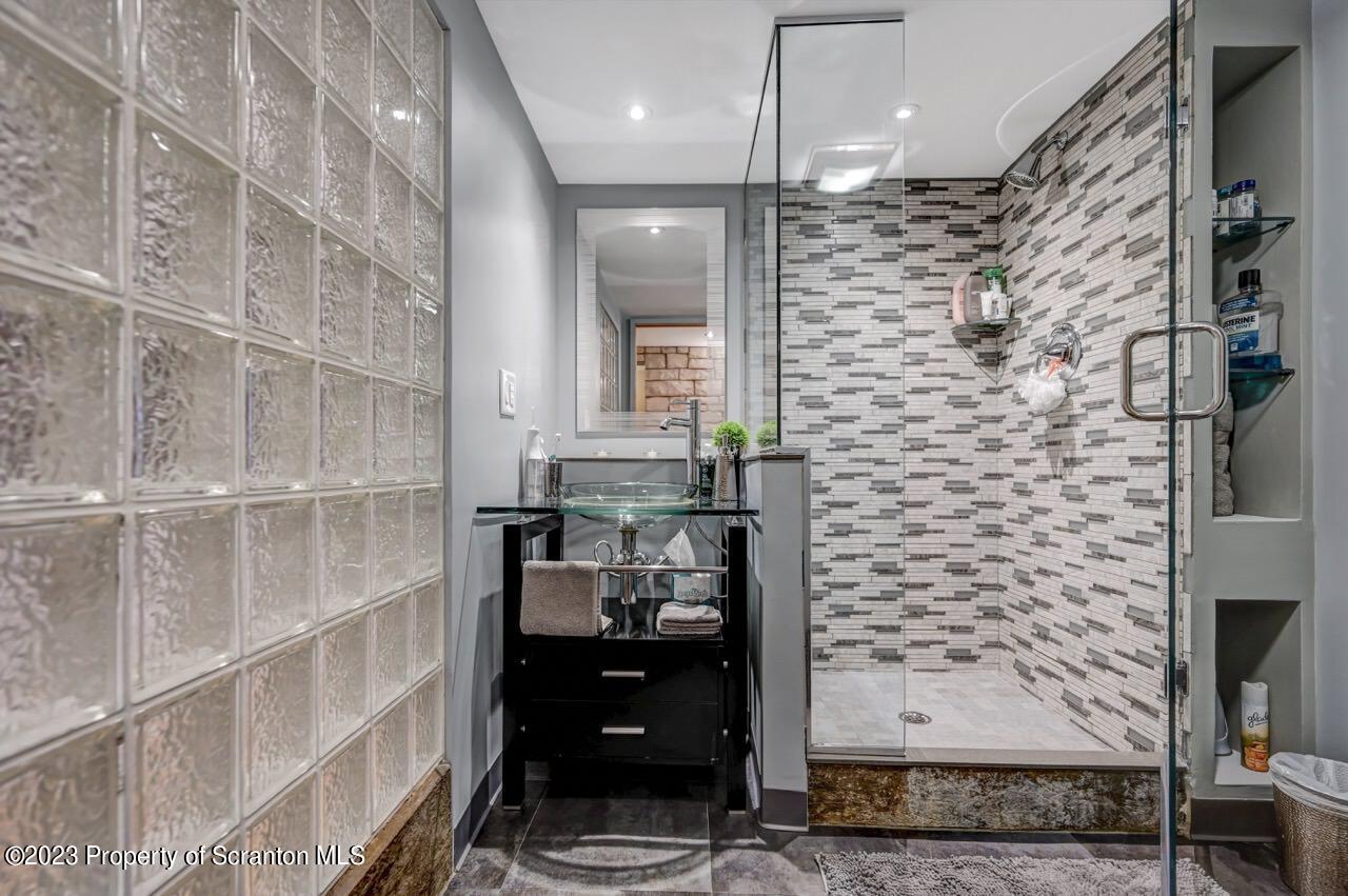 1000 Clay Avenue Scranton, PA 18510 - Photo 42 of 90 a bathroom with a shower