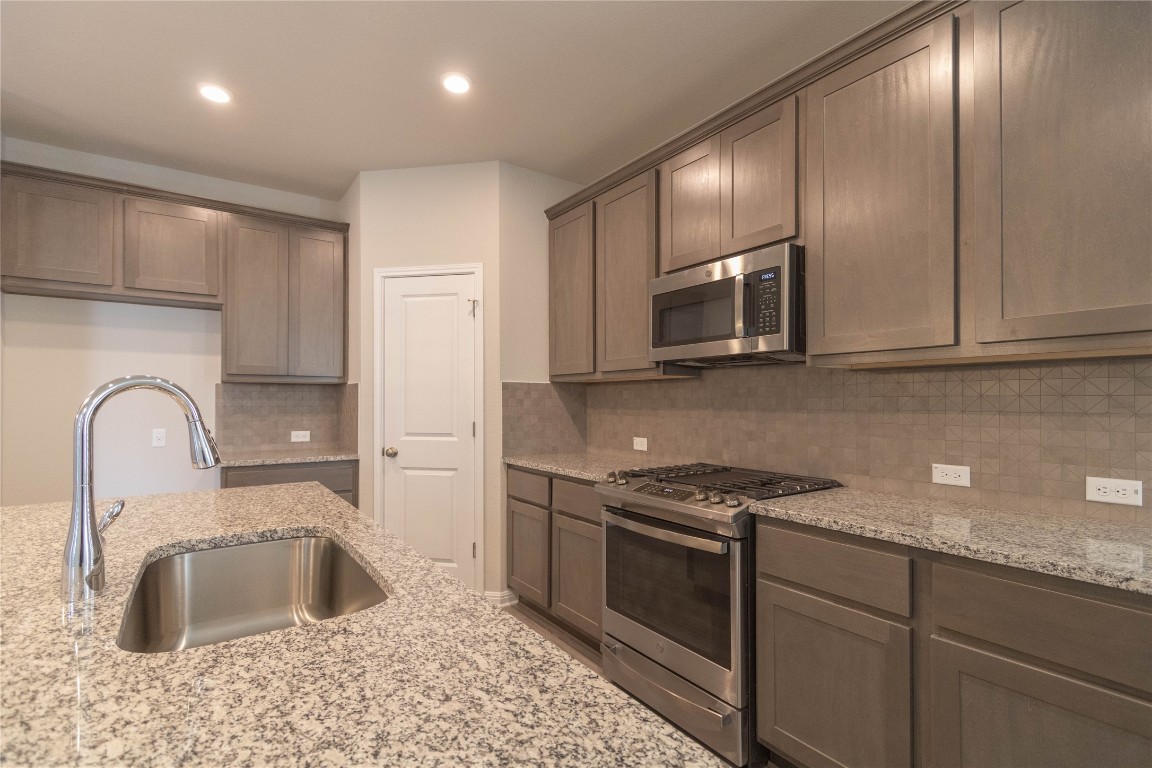 333 Toddy Way Leander, TX 78641 - Photo 6 of 40