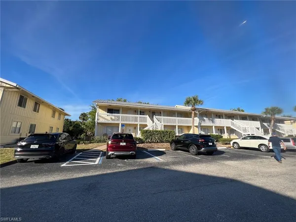 $2,550 | 4603 Bayshore Drive, Unit F8, Naples, FL 34112