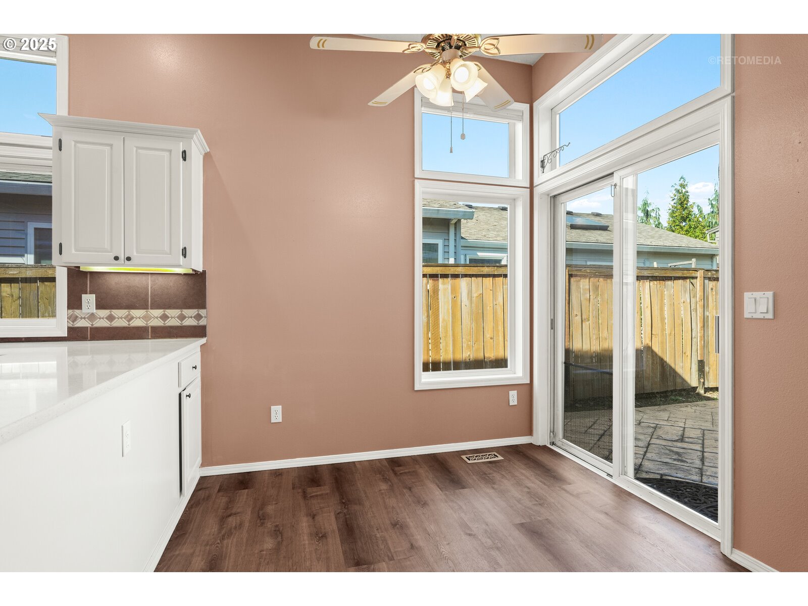 16648 Southwest Jordan Way Portland, OR 97224 - Photo 11 of 38 Kitchen/Nook
