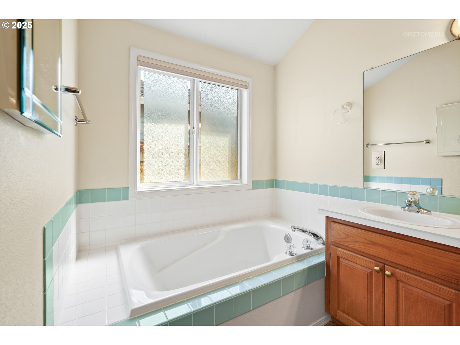 16648 Southwest Jordan Way Portland, OR 97224 - Photo 21 of 38 Owner's Suite Bathroom