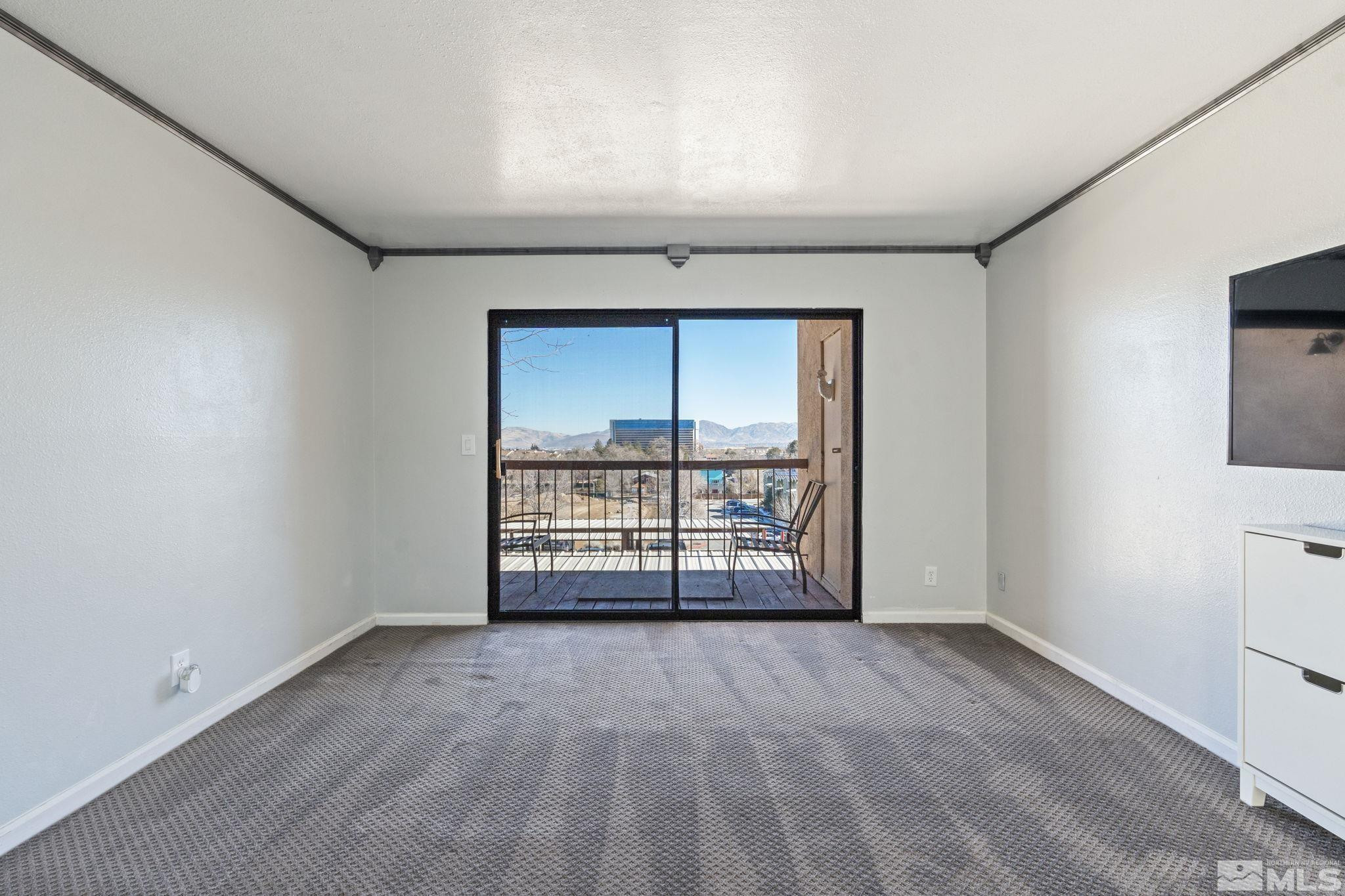 2750 Plumas Street, Unit 225 Reno, NV 89509 - Photo 15 of 25 Lliving Room