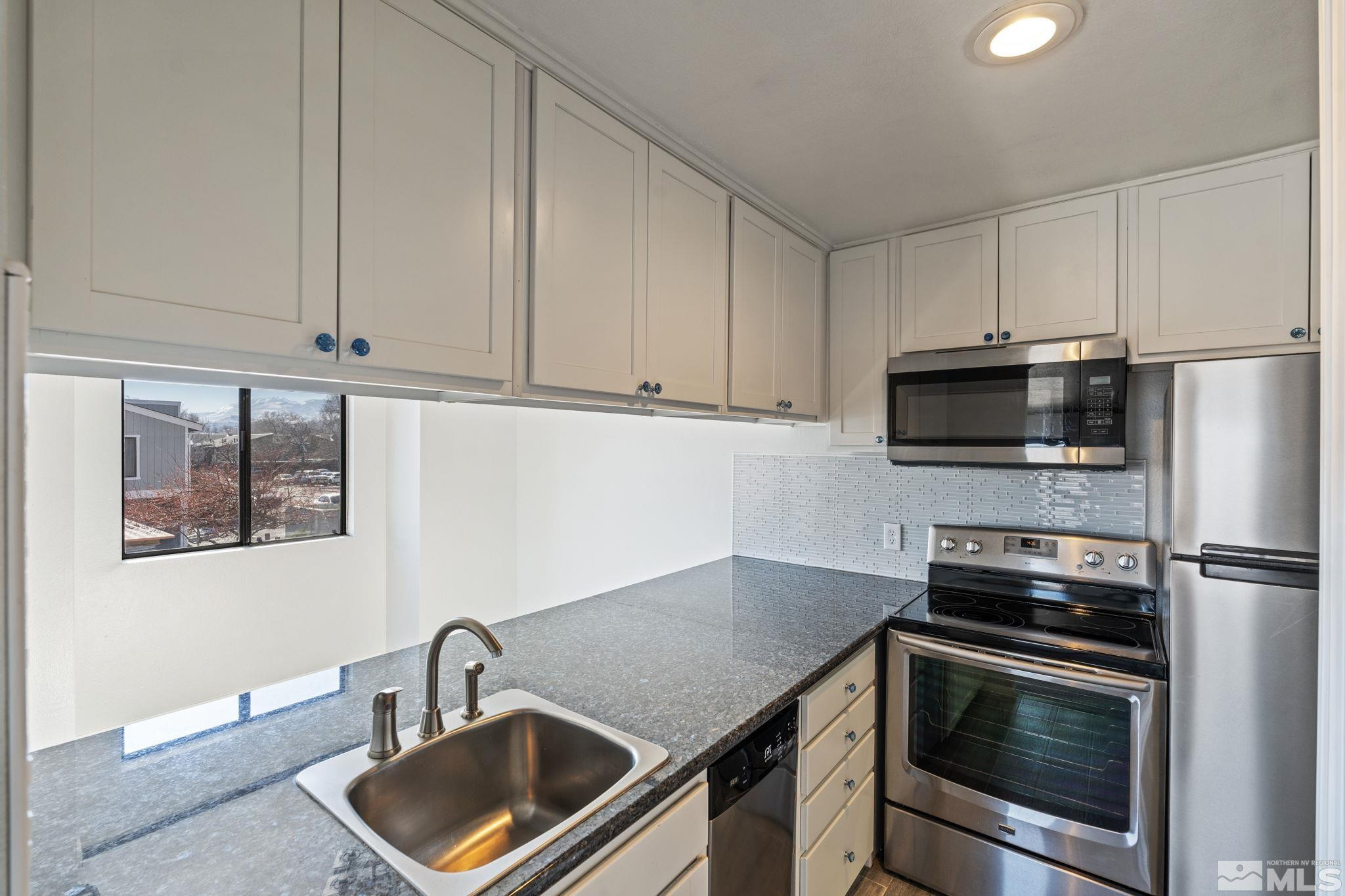 2750 Plumas Street, Unit 225 Reno, NV 89509 - Photo 7 of 25 Kitchen