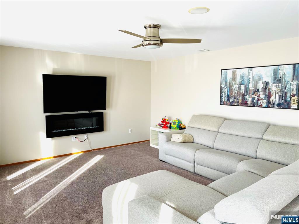 239 Wallington Avenue Wallington, NJ 07057 - Photo 3 of 43