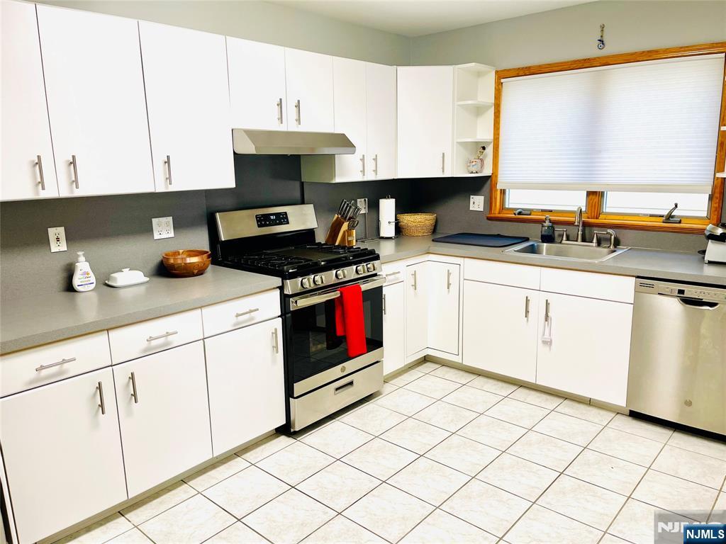 239 Wallington Avenue Wallington, NJ 07057 - Photo 6 of 43