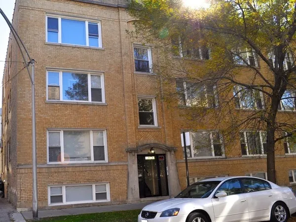 $1,900 | 2315 West Rosemont Avenue, Unit 2, Chicago, IL 60659