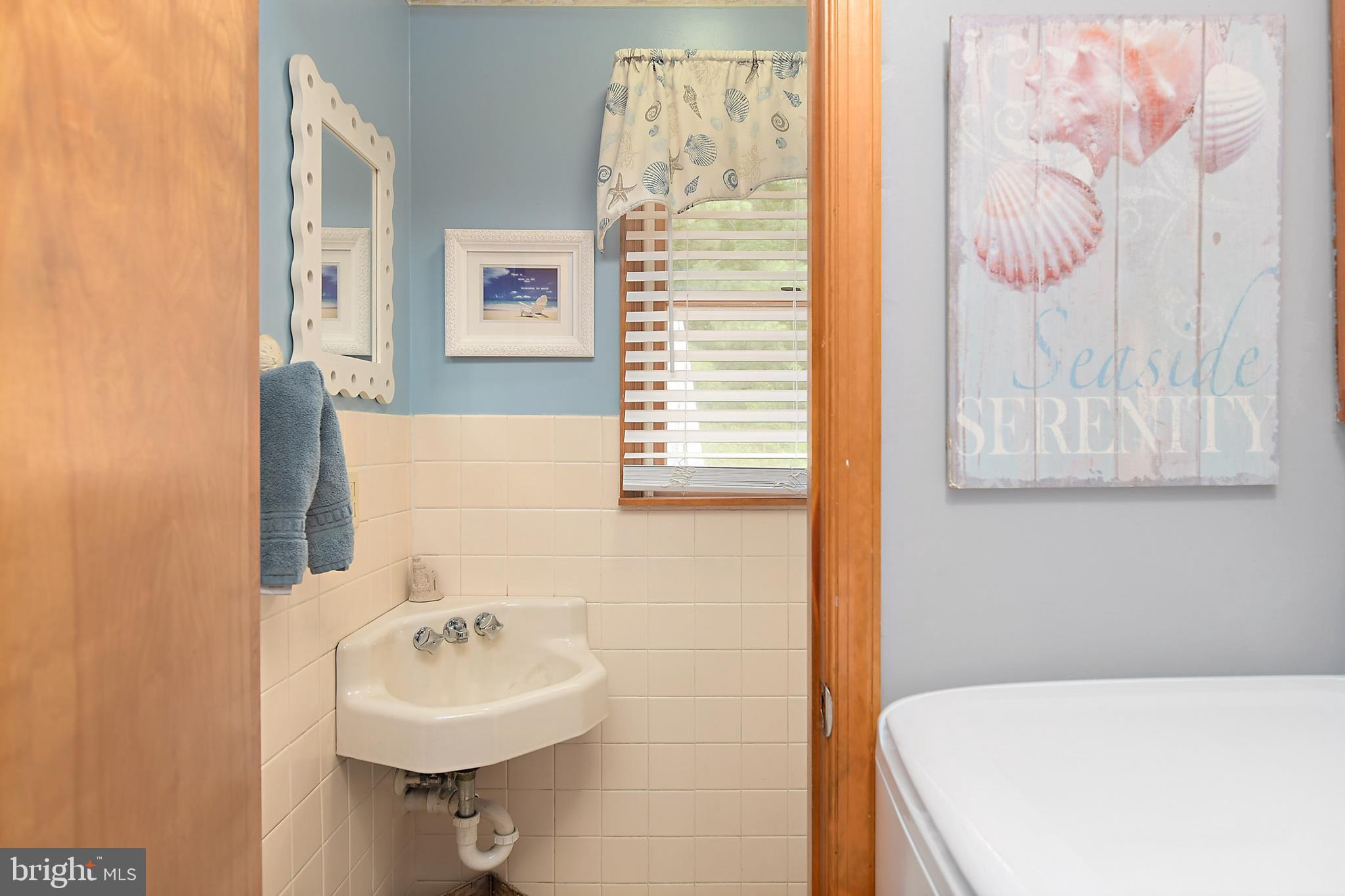 10513 Keyser Point Road Ocean City, MD 21842 - Photo 20 of 41 Powder Room