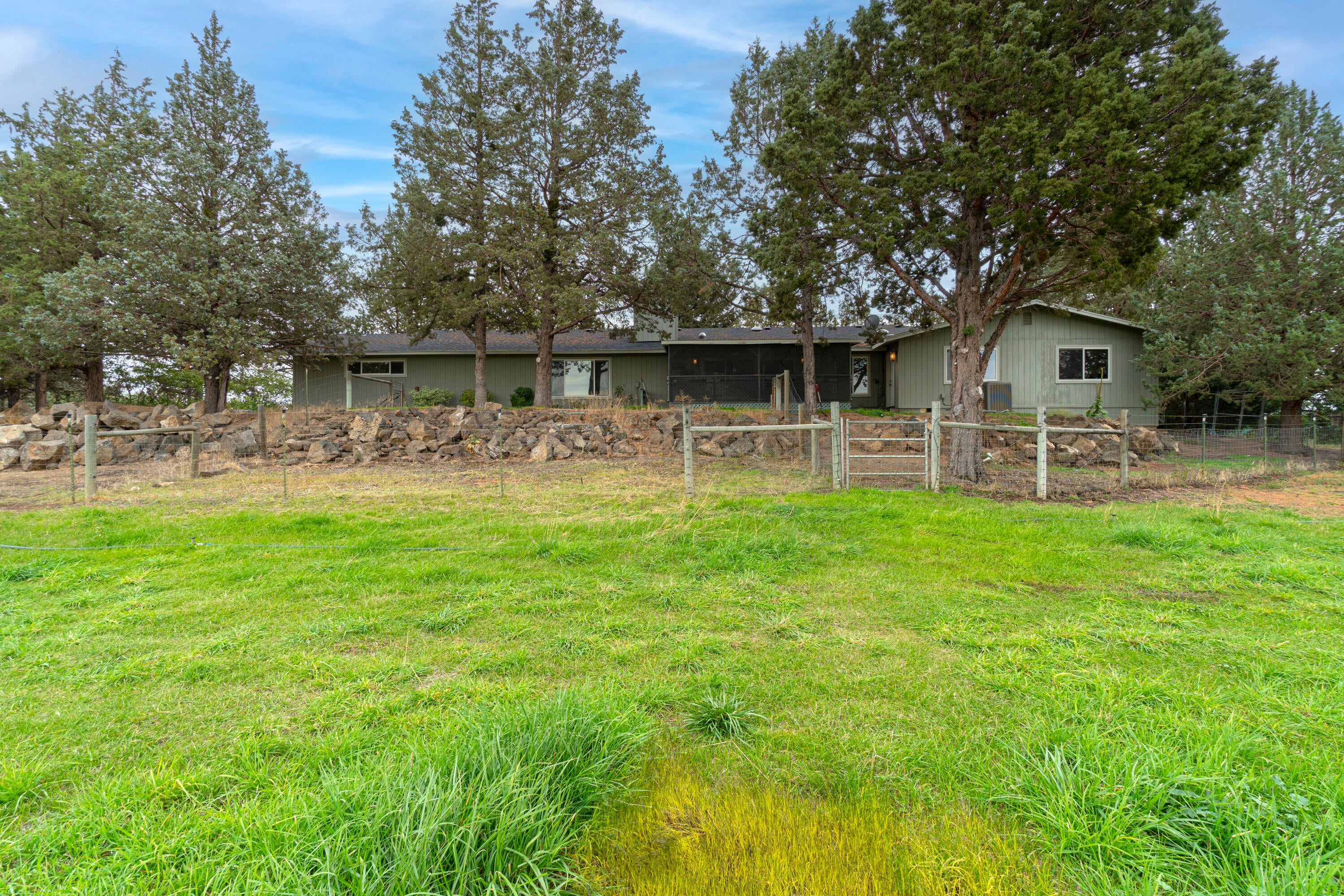 22075 Bear Creek Road Bend, OR 97701 - Photo 9 of 95 22075-120