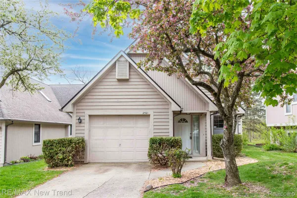 $370,000 | 2521 Country Village Court, Ann Arbor, MI 48103