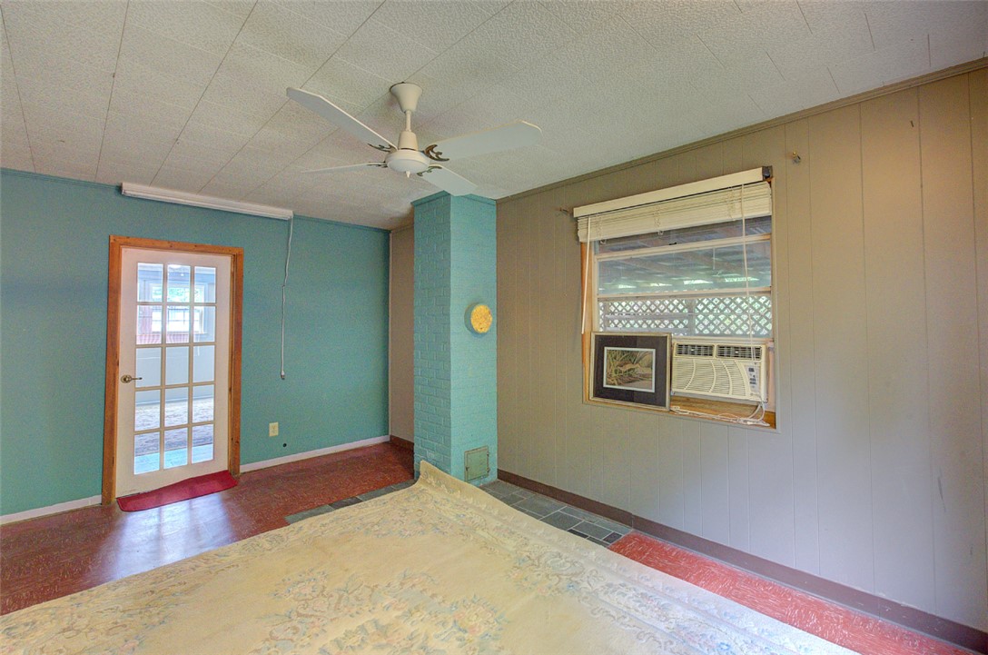 5064 Keowee School Road Seneca, SC 29672 - Photo 38 of 49 This versatile space features a bright window and a convenient outdoor access point.