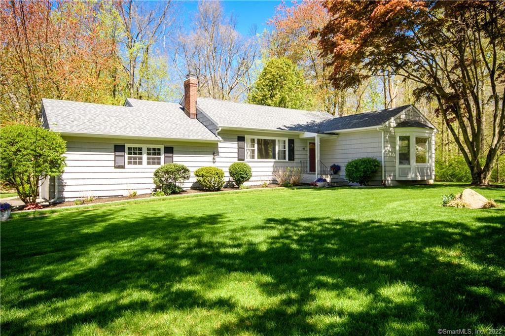 Wonderful South Wilton home with beautiful yard in a convenient, walkable neighborhood!