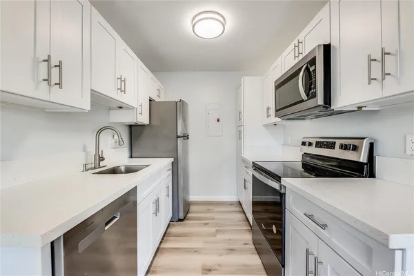 $3,075 | 94-1059 Oli Loop, Unit B8, Waipahu, HI 96797