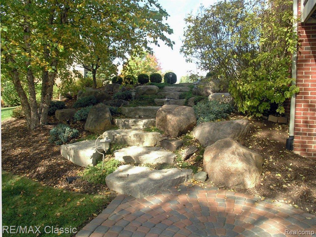 3931 Ridgemonte Court Rochester, MI 48306 - Photo 4 of 23 Guity 022.JPG
