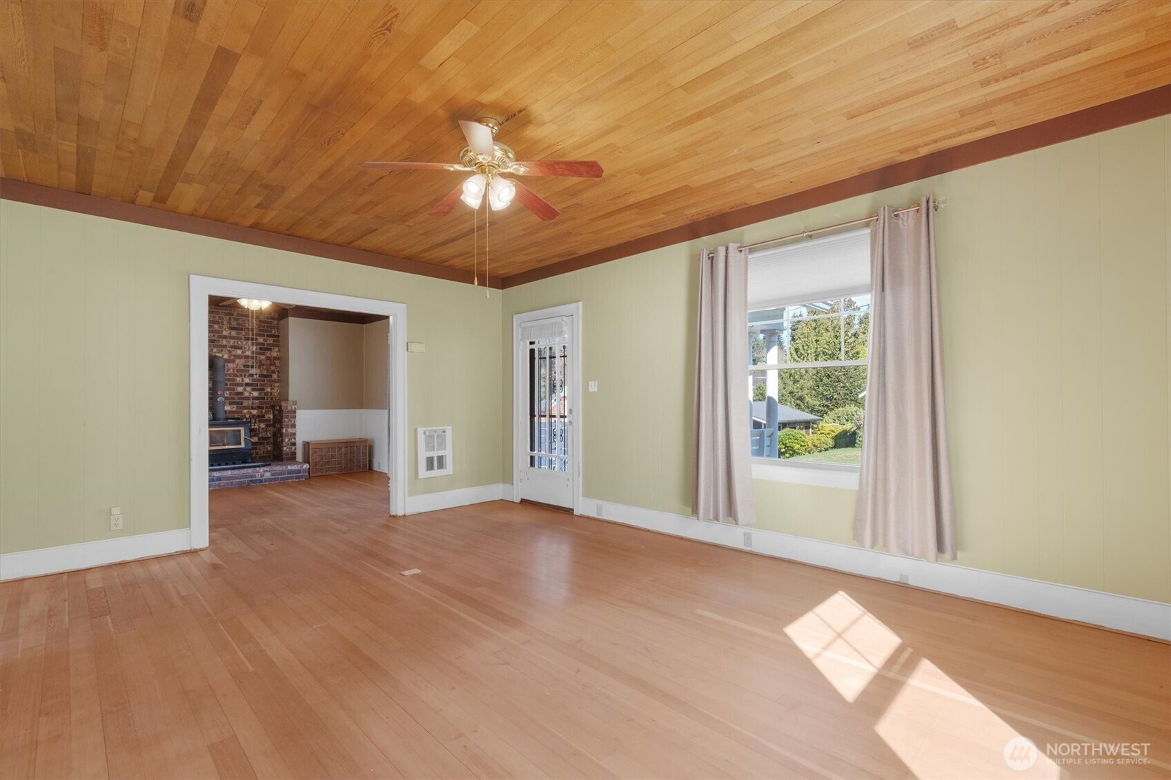 75 Butler Street Cathlamet, WA 98612 - Photo 5 of 38 Gallery Image 5