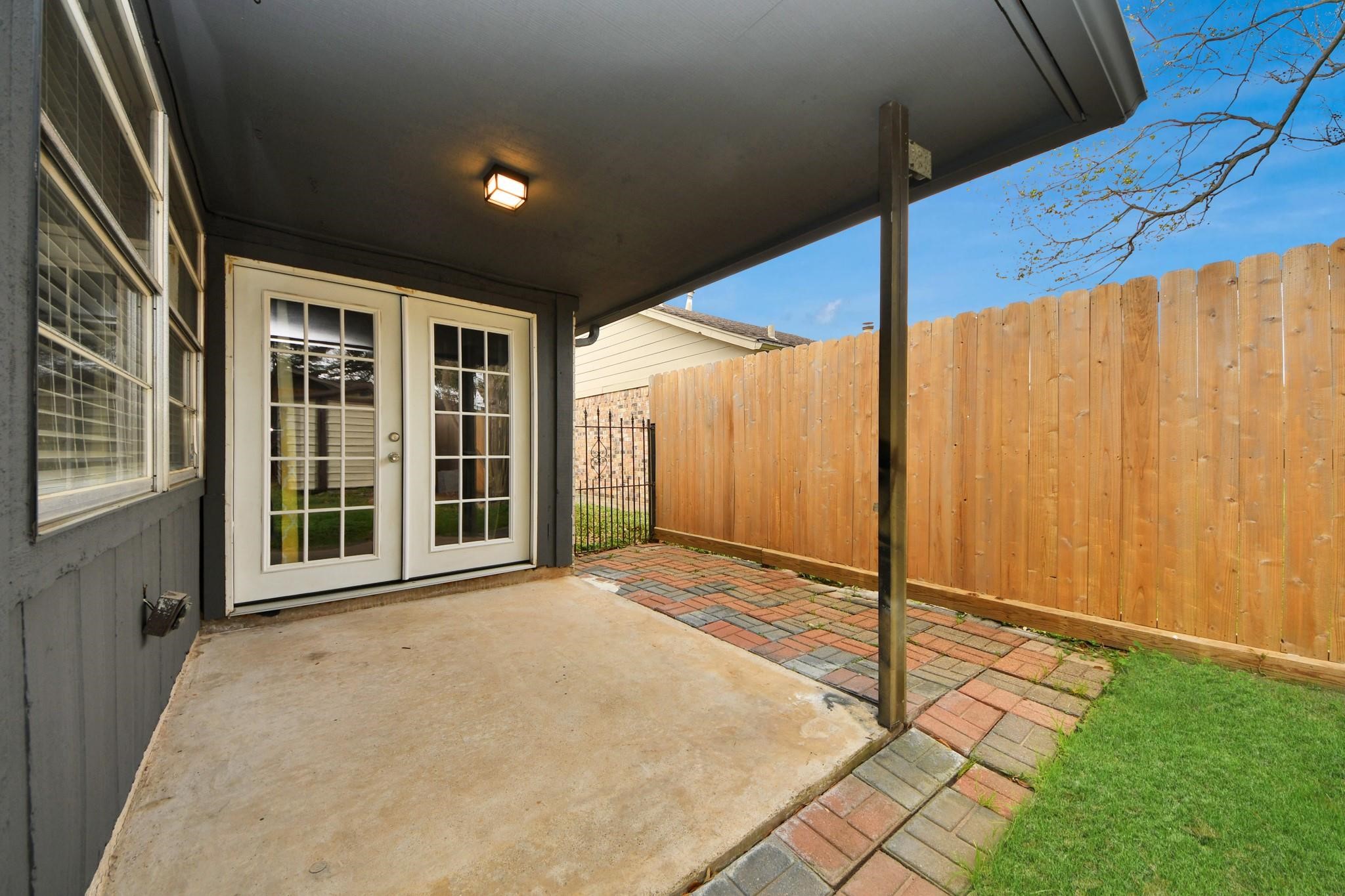 1415 Parry-Sound Pasadena, TX 77504 - Photo 20 of 34 a view of a backyard of a house