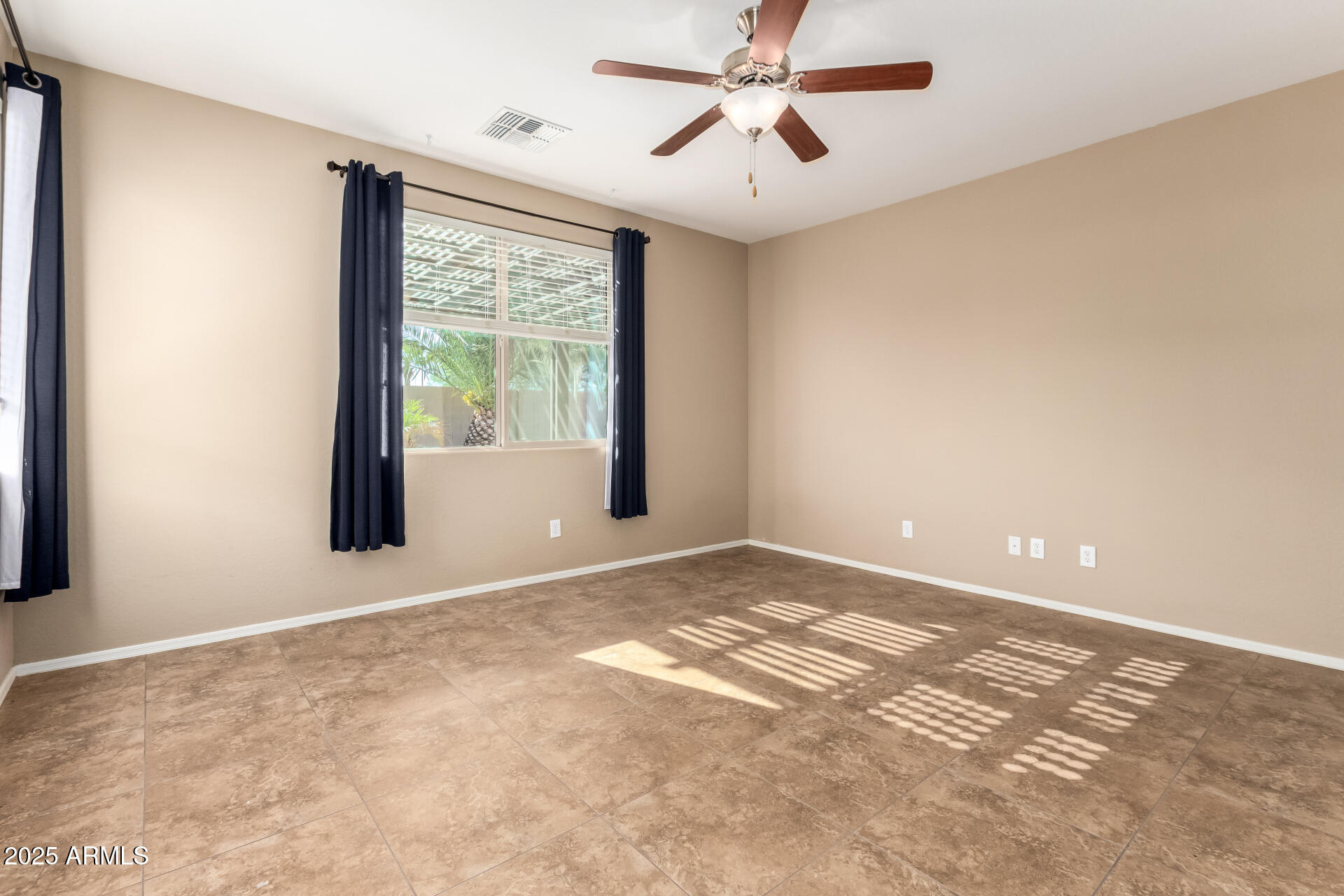16093 West Almeria Road Goodyear, AZ 85395 - Photo 21 of 38 primary suite
