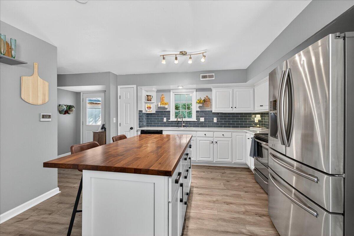 2194 Becky Road Charleston, SC 29414 - Photo 6 of 26 DSC00146