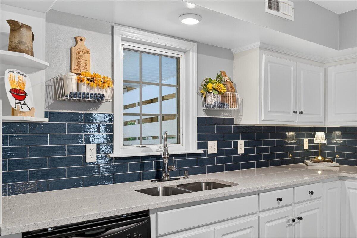 2194 Becky Road Charleston, SC 29414 - Photo 7 of 26 5. 16-DSC00149