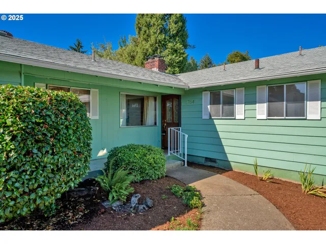 a view of a house with a backyard