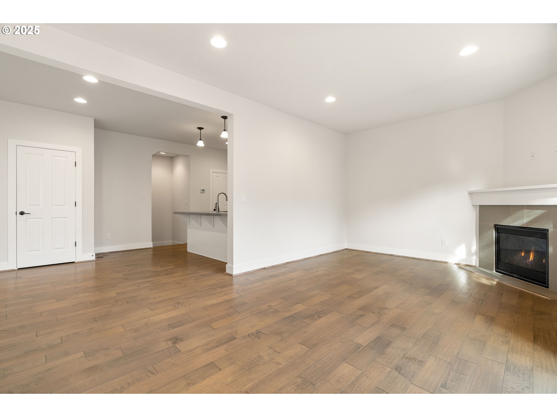 15664 Southwest Ivory Street Beaverton, OR 97007 - Photo 7 of 40 a view of an empty room and a kitchen