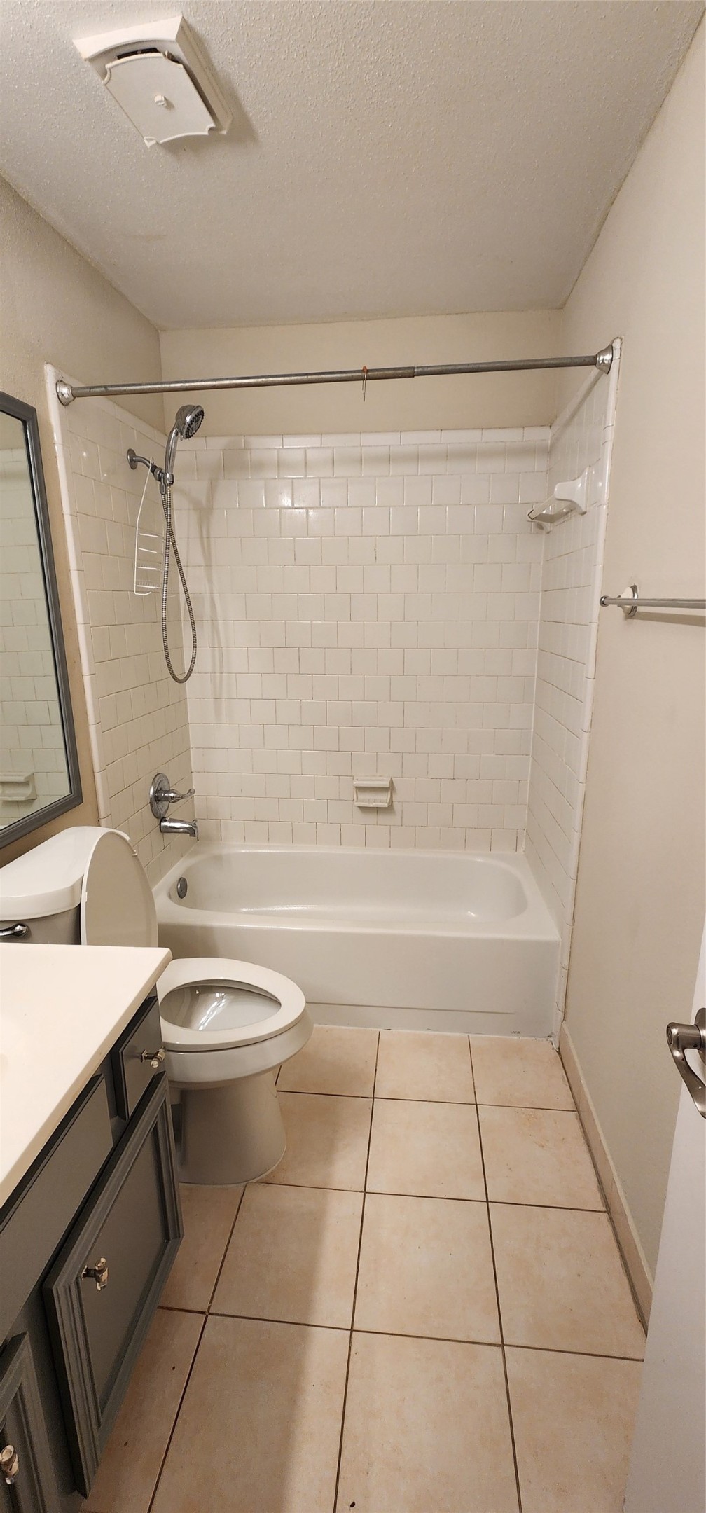 15215 Ensenada Drive Houston, TX 77083 - Photo 19 of 22 2 Bathroom with tub