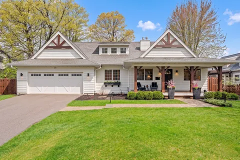 $2,250,000 | 225 Broadway Avenue North, Wayzata, MN 55391