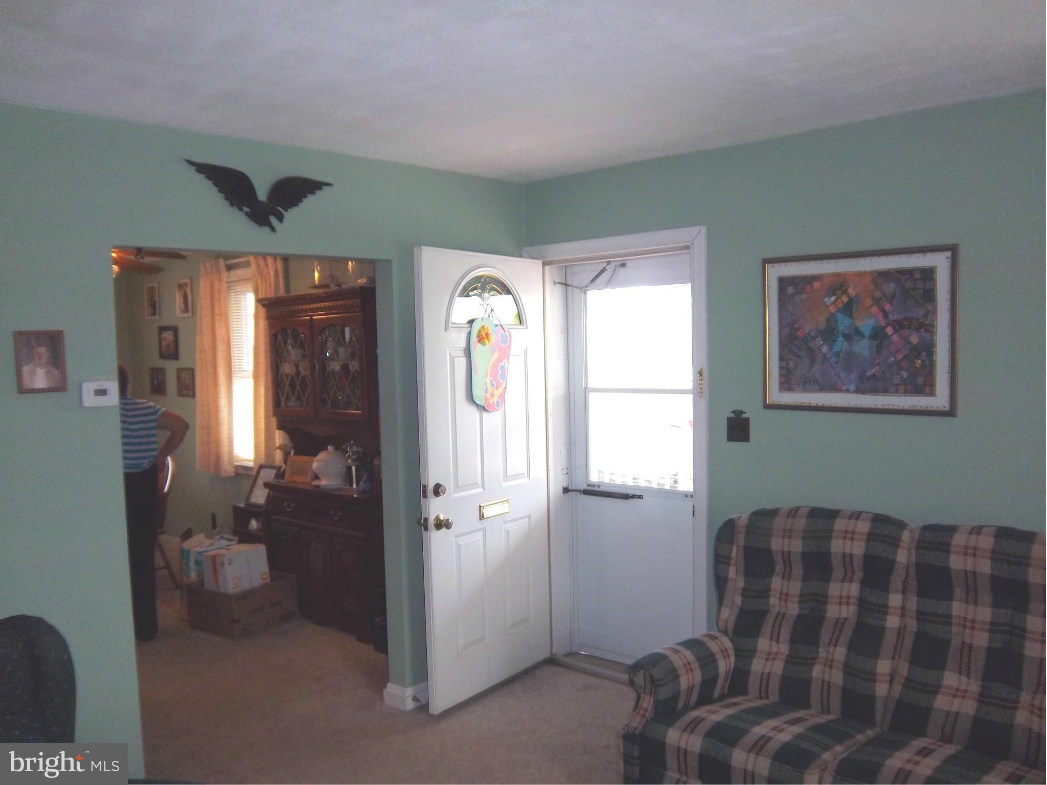 321 Pinewood Road Baltimore, MD 21222 - Photo 3 of 18 Interior (General)