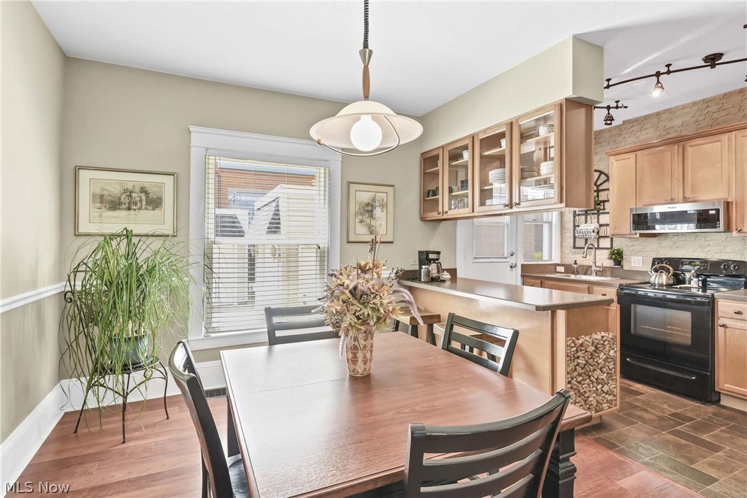 2807 Clinton Avenue Cleveland, OH 44113 - Photo 9 of 35 Gallery Image 9