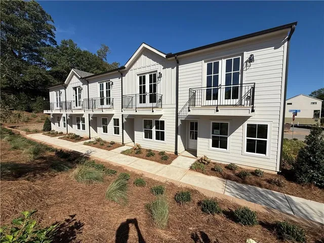 $299,900 | 1391 Breezy Circle Southeast, Unit 86, Atlanta, GA 30315