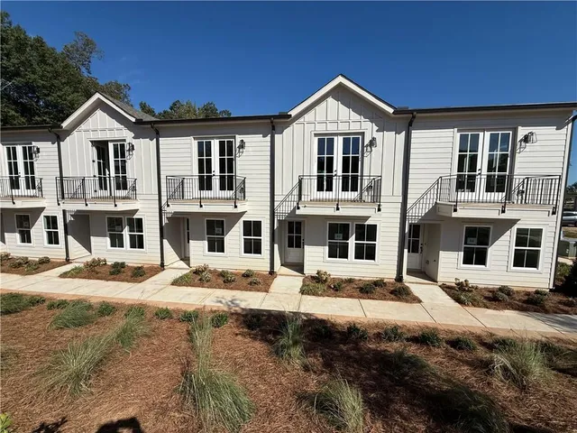 $299,900 | 1391 Breezy Circle Southeast, Unit 86, Atlanta, GA 30315