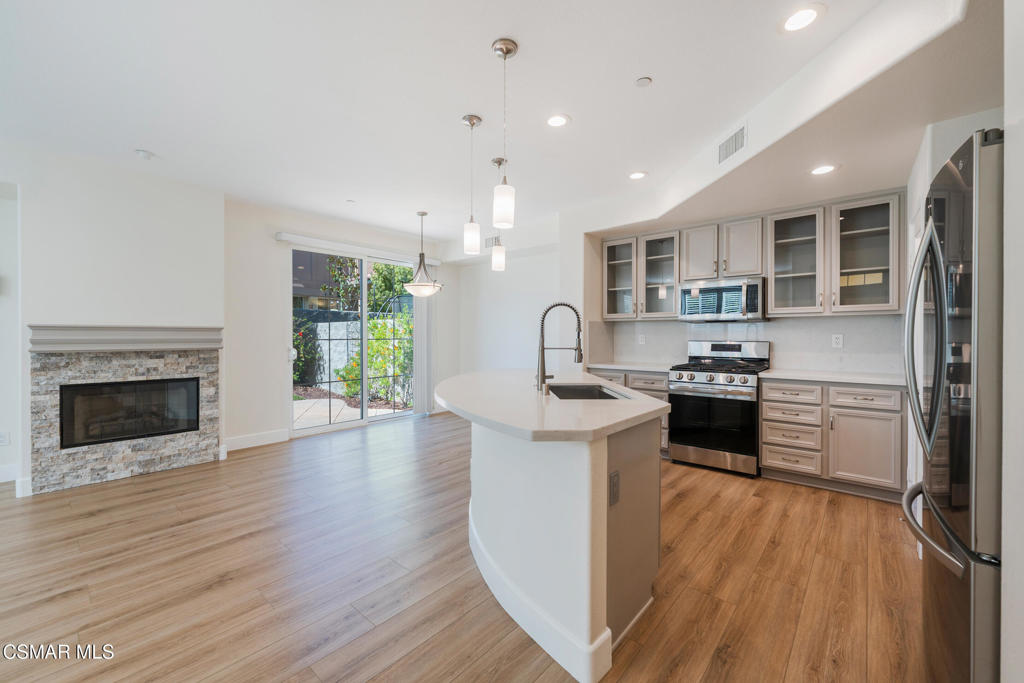 4117 Orontes Way, Unit B Simi Valley, CA 93063 - Photo 3 of 52