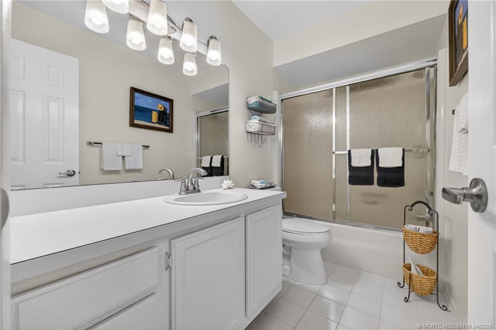 1225 Northwest 21st Street, Unit 2615 Stuart, FL 34994 - Photo 10 of 43 Hall bathroom with tub/shower combined.