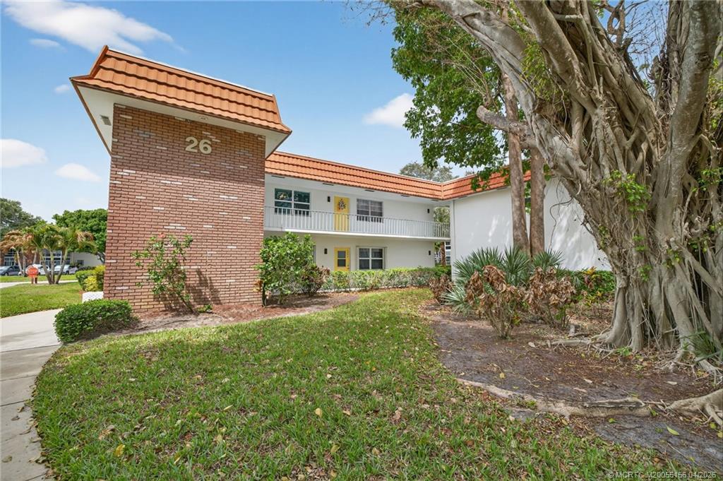 1225 Northwest 21st Street, Unit 2615 Stuart, FL 34994 - Photo 25 of 43 Beautiful Mature trees at building 26.