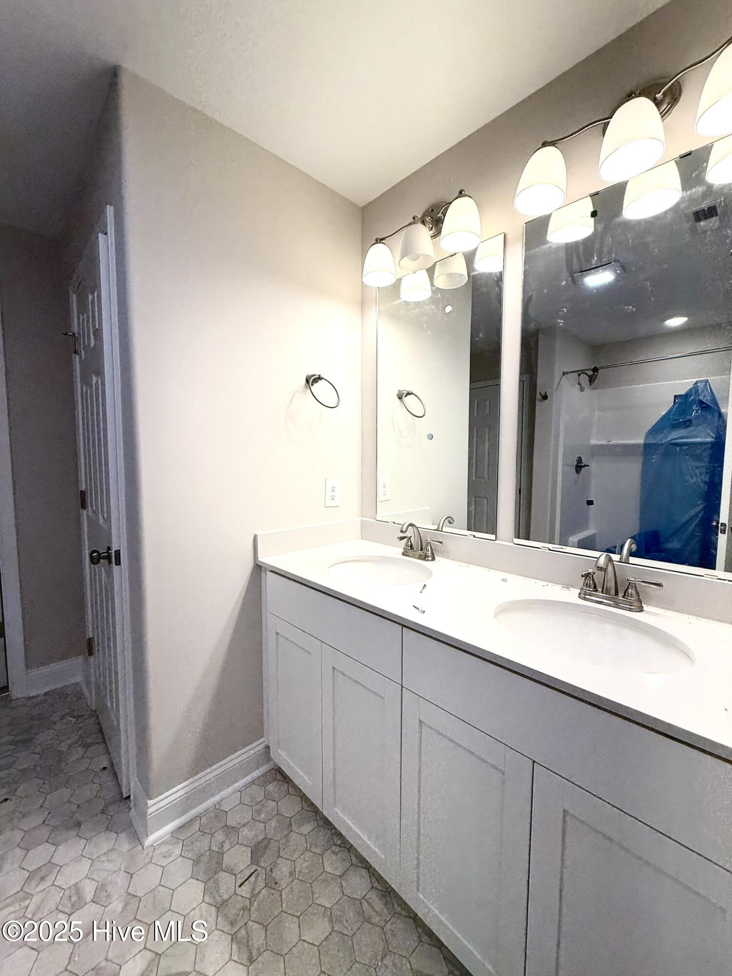 213 Brighttown Road Maysville, NC 28555 - Photo 16 of 27 Primary Bathrrom