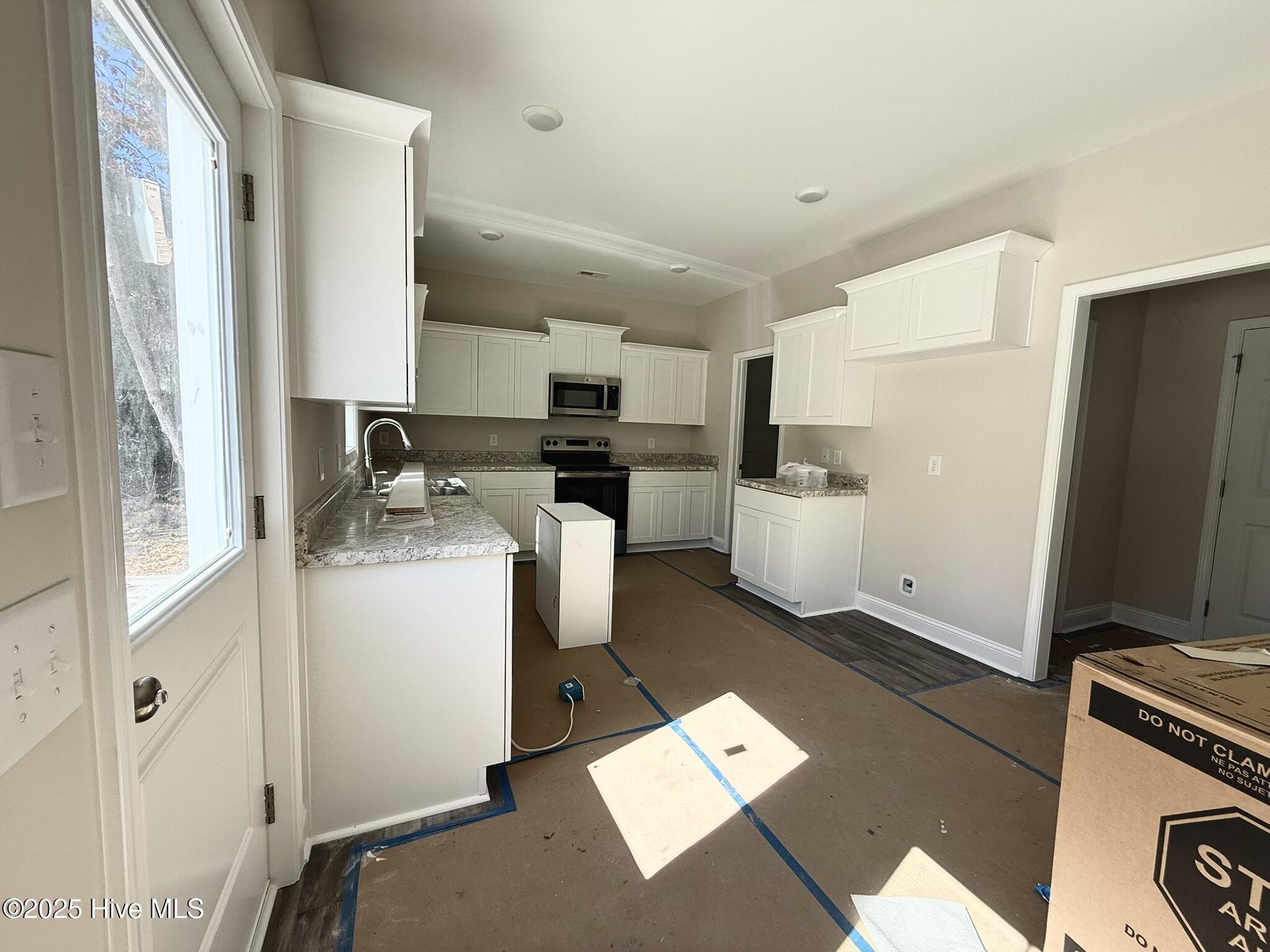 213 Brighttown Road Maysville, NC 28555 - Photo 8 of 27 Kitchen