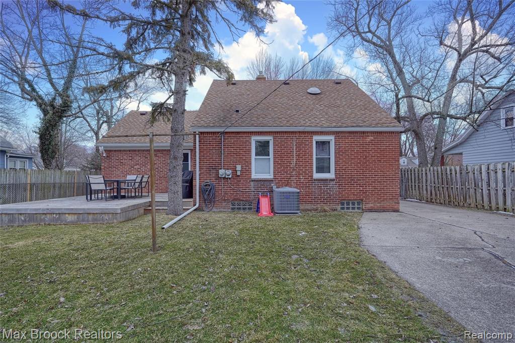 1443 Dorothea Road Berkley, MI 48072 - Photo 31 of 33