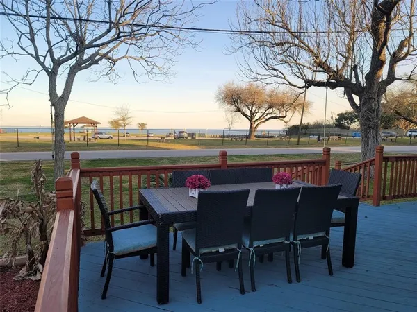 $2,199 | 407 Bayshore Drive, La Porte, TX 77571