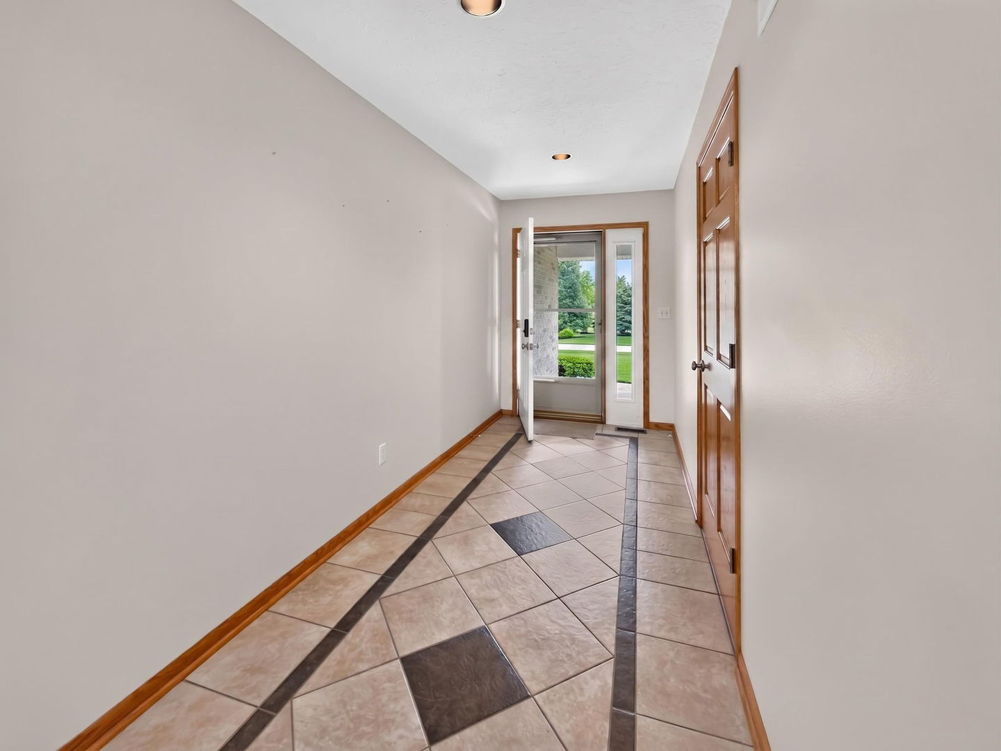 533 Brant Circle, Unit 533 DeKalb, IL 60115 - Photo 5 of 27