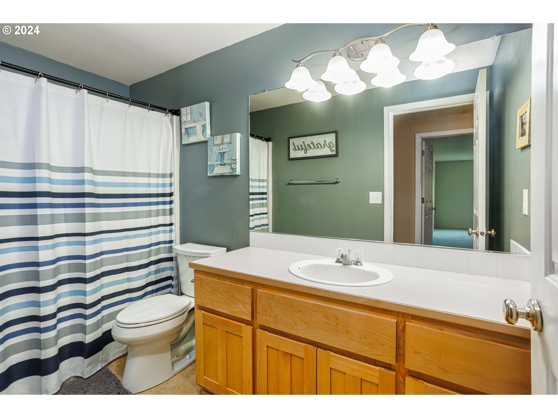633 North 18th Place Ridgefield, WA 98642 - Photo 24 of 31 a bathroom with a sink a toilet and shower